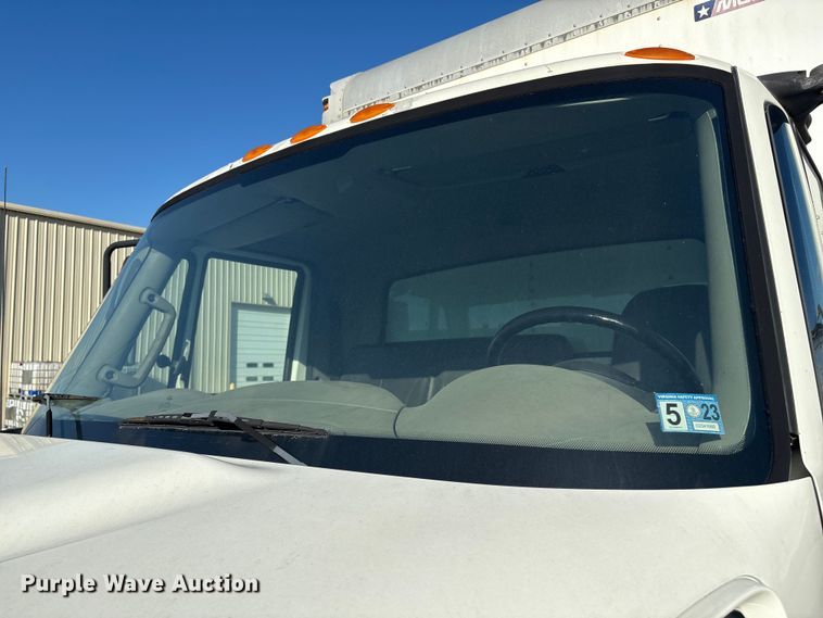 image for item ET8528 2013 International 4300 box truck