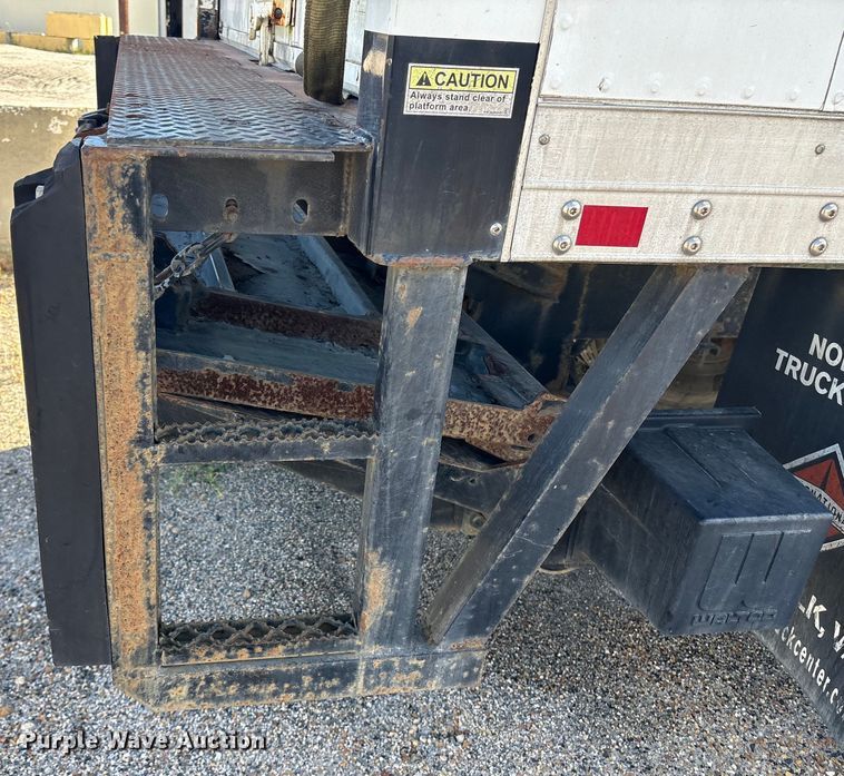 image for item ET8528 2013 International 4300 box truck