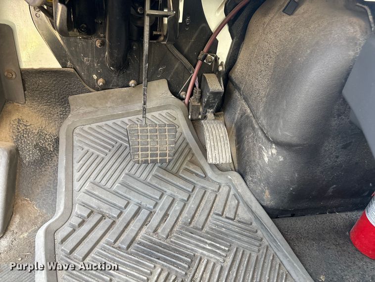 image for item ET8528 2013 International 4300 box truck