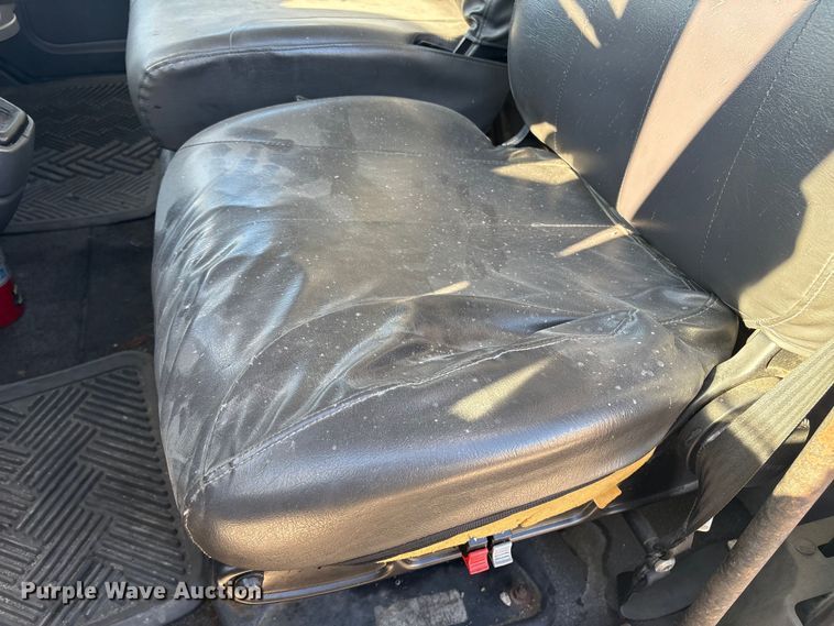 image for item ET8528 2013 International 4300 box truck