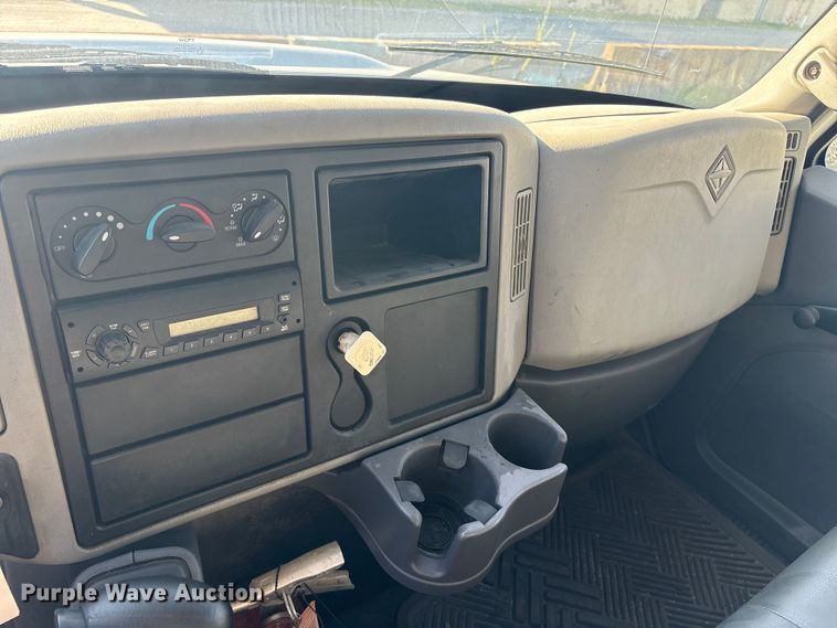 image for item ET8528 2013 International 4300 box truck