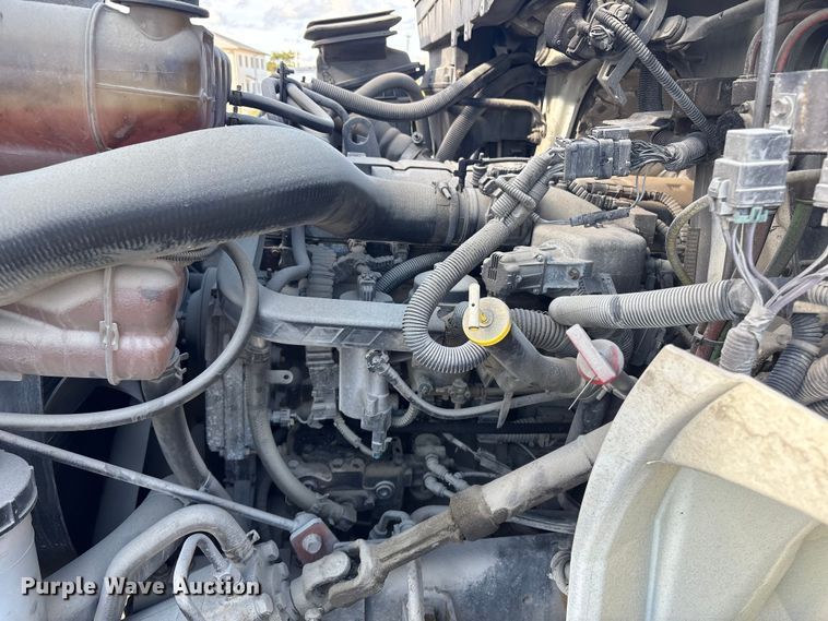 image for item ET8528 2013 International 4300 box truck