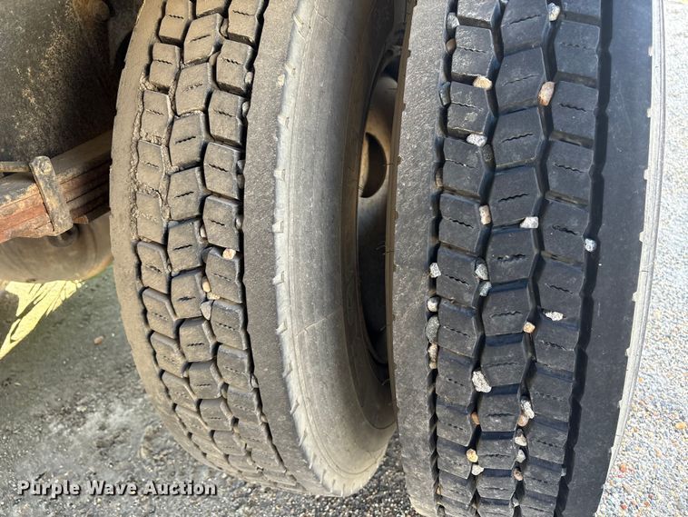 image for item ET8528 2013 International 4300 box truck