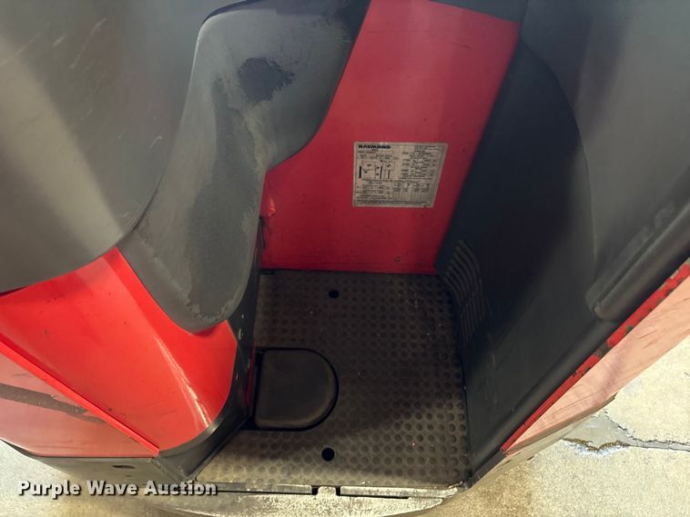 image for item ET8550 2018 Raymond 720-R35TT reach truck