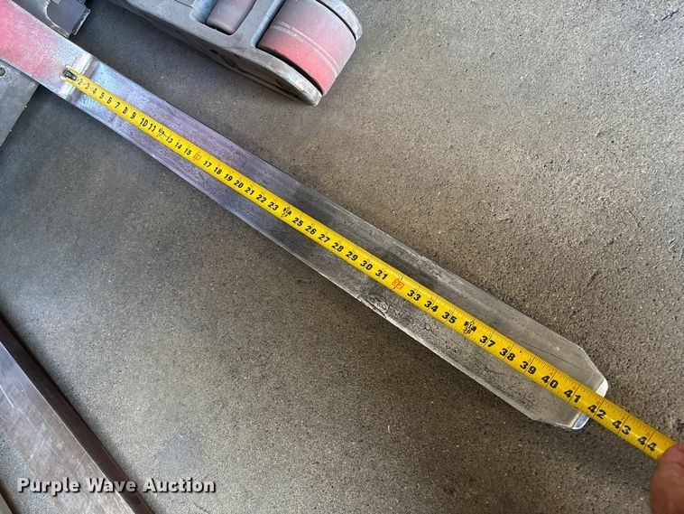 image for item ET8550 2018 Raymond 720-R35TT reach truck