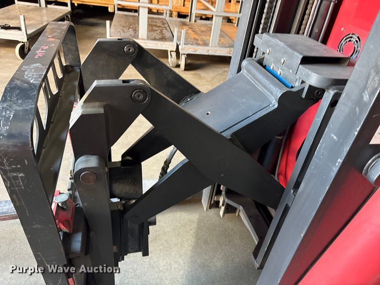 image for item ET8550 2018 Raymond 720-R35TT reach truck