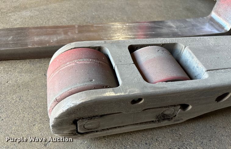 image for item ET8550 2018 Raymond 720-R35TT reach truck