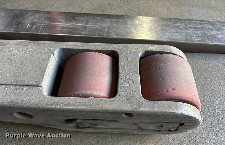 image for item ET8550 2018 Raymond 720-R35TT reach truck