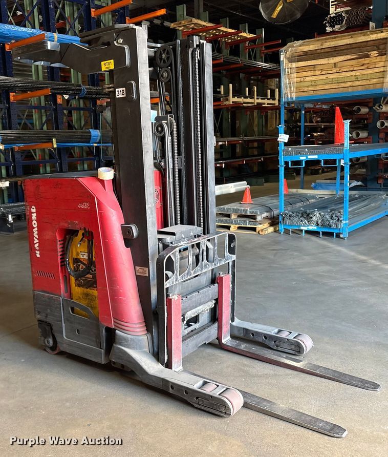 image for item ET8551 2017 Raymond 720-R35TT reach truck