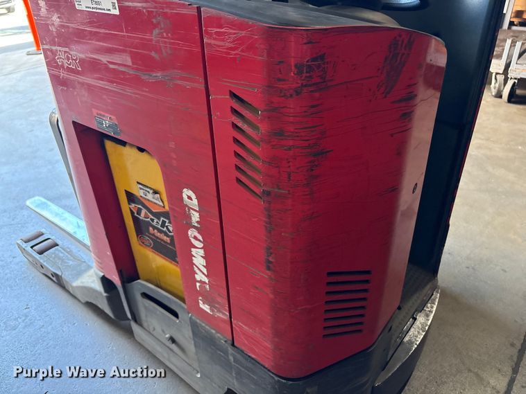 image for item ET8551 2017 Raymond 720-R35TT reach truck