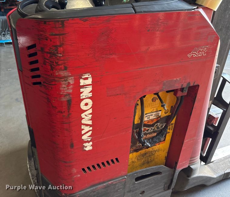 image for item ET8551 2017 Raymond 720-R35TT reach truck