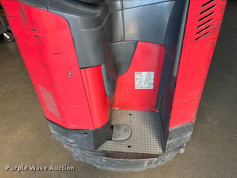 image for item ET8551 2017 Raymond 720-R35TT reach truck