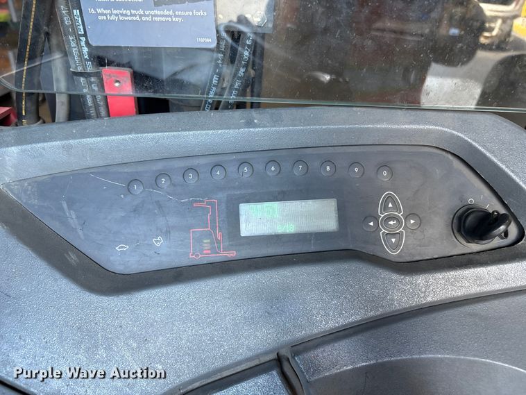 image for item ET8551 2017 Raymond 720-R35TT reach truck