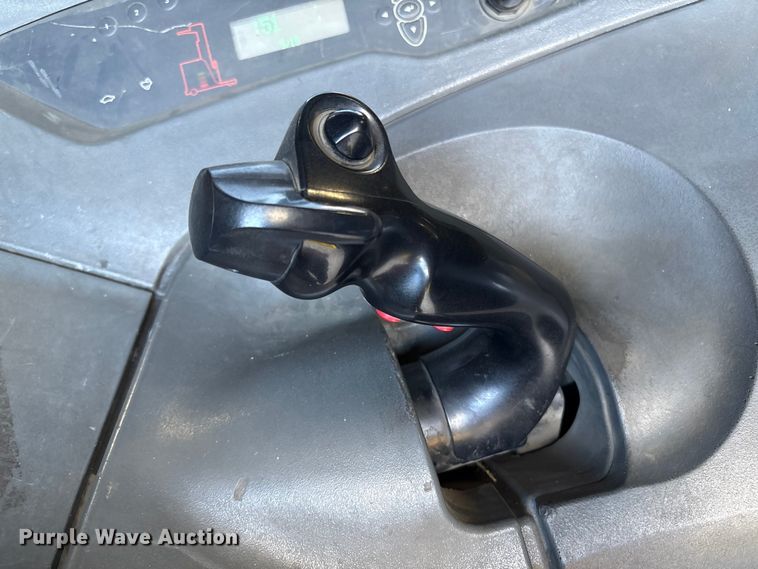 image for item ET8551 2017 Raymond 720-R35TT reach truck