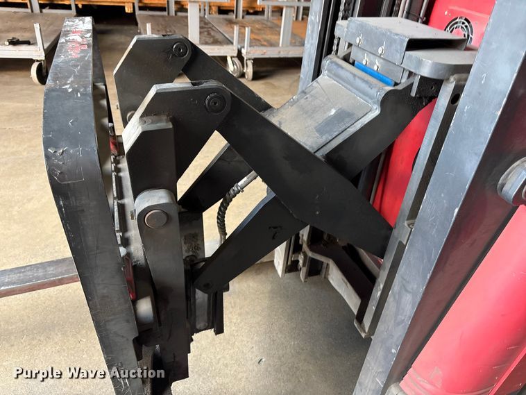 image for item ET8551 2017 Raymond 720-R35TT reach truck