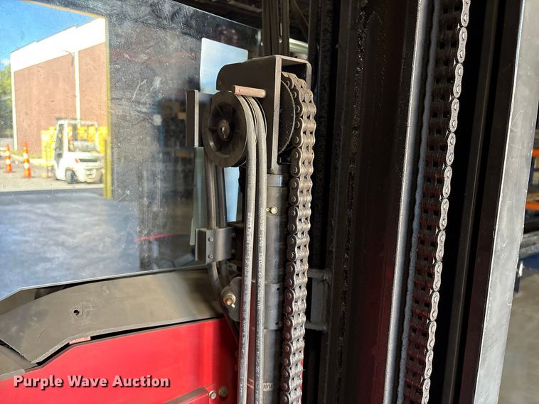 image for item ET8551 2017 Raymond 720-R35TT reach truck