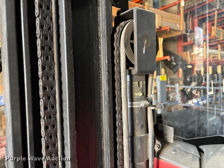 image for item ET8551 2017 Raymond 720-R35TT reach truck