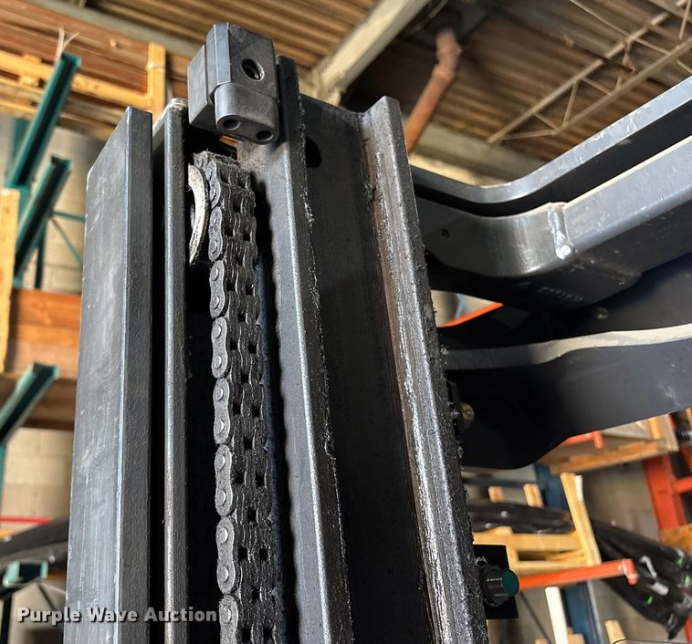 image for item ET8551 2017 Raymond 720-R35TT reach truck