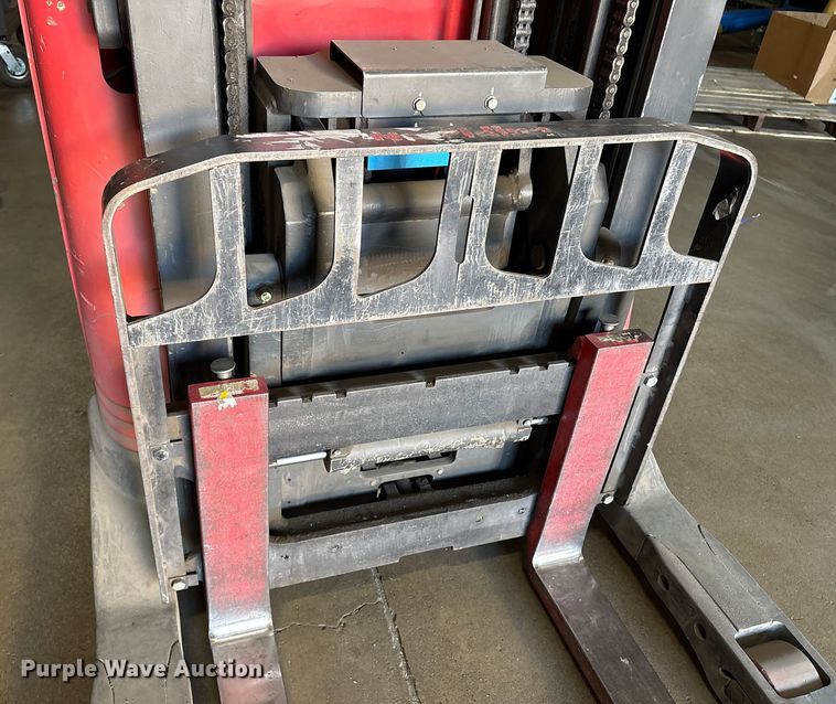 image for item ET8551 2017 Raymond 720-R35TT reach truck