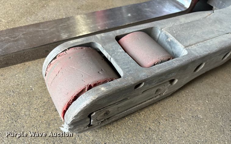 image for item ET8551 2017 Raymond 720-R35TT reach truck