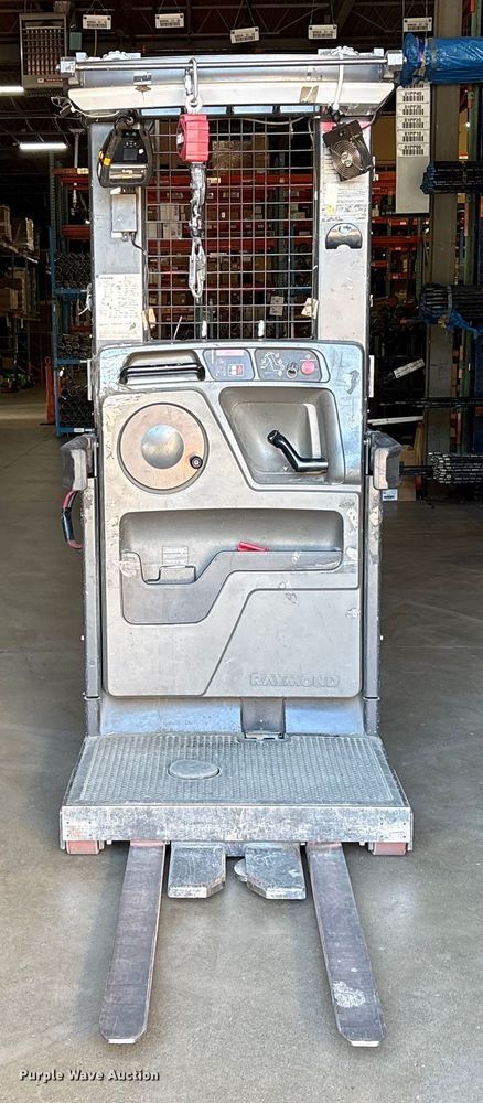 image for item ET8552 2019 Raymond 5500 order picker