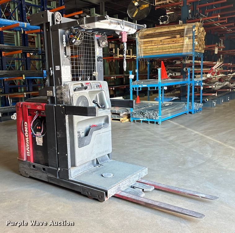 image for item ET8552 2019 Raymond 5500 order picker