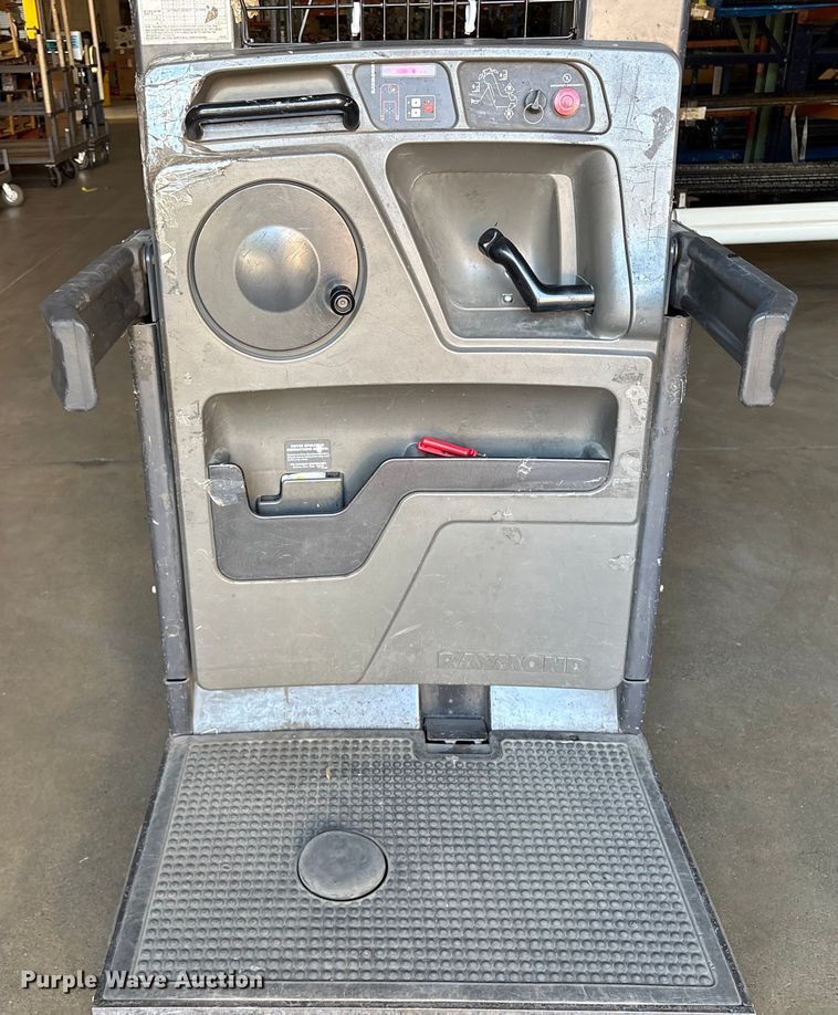 image for item ET8552 2019 Raymond 5500 order picker