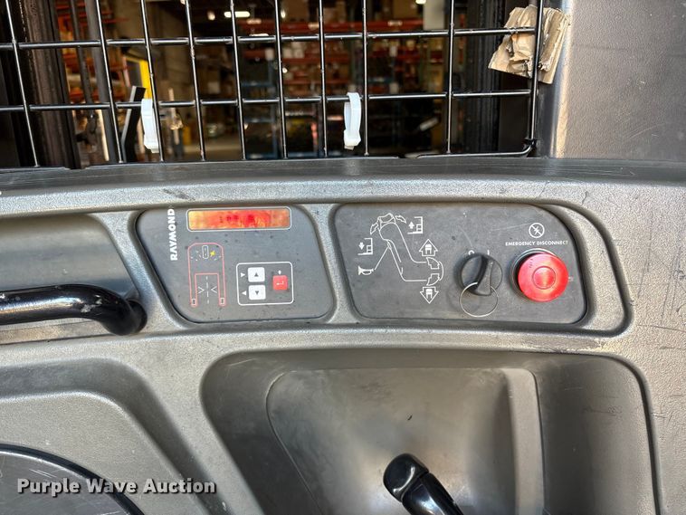 image for item ET8552 2019 Raymond 5500 order picker