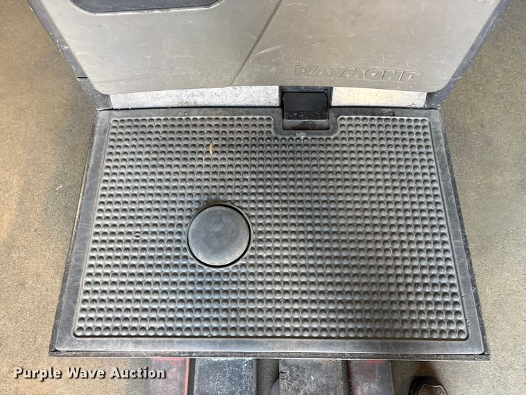 image for item ET8552 2019 Raymond 5500 order picker