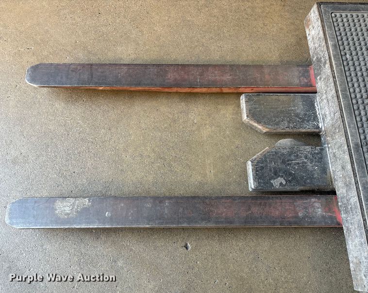 image for item ET8552 2019 Raymond 5500 order picker