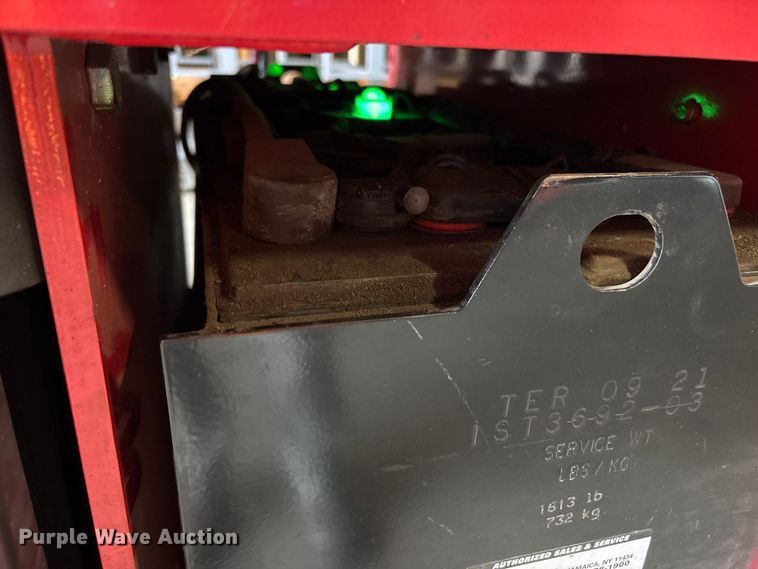 image for item ET8552 2019 Raymond 5500 order picker