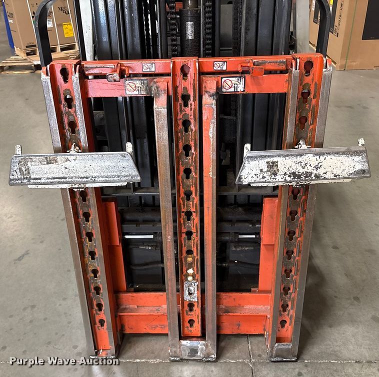 image for item ET8554 2017 UniCarriers CFS40 forklift