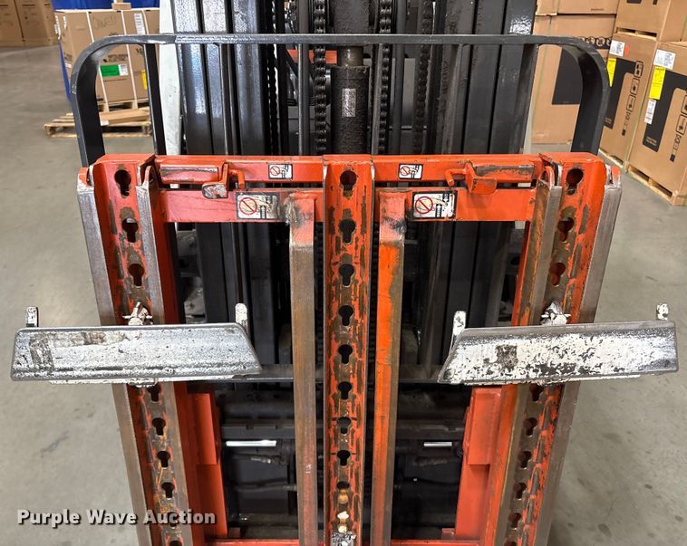 image for item ET8554 2017 UniCarriers CFS40 forklift