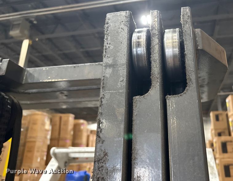 image for item ET8554 2017 UniCarriers CFS40 forklift