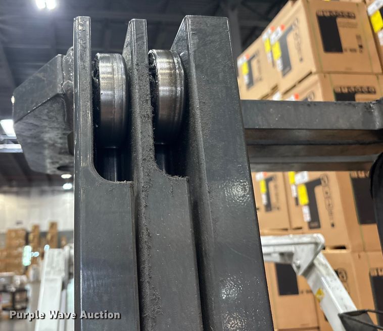 image for item ET8554 2017 UniCarriers CFS40 forklift