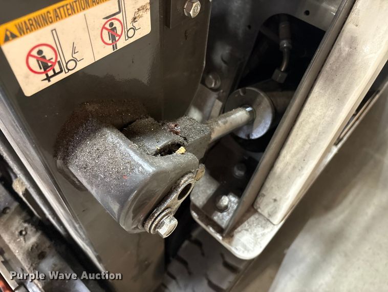 image for item ET8554 2017 UniCarriers CFS40 forklift