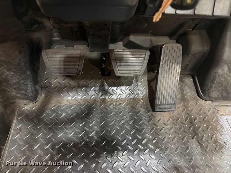 image for item ET8554 2017 UniCarriers CFS40 forklift