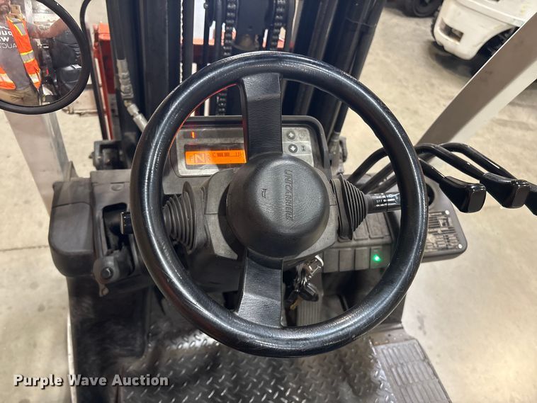 image for item ET8554 2017 UniCarriers CFS40 forklift