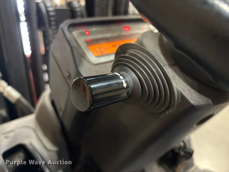 image for item ET8554 2017 UniCarriers CFS40 forklift