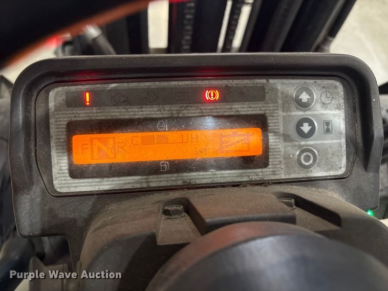 image for item ET8554 2017 UniCarriers CFS40 forklift