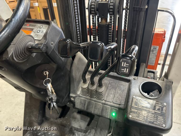 image for item ET8554 2017 UniCarriers CFS40 forklift