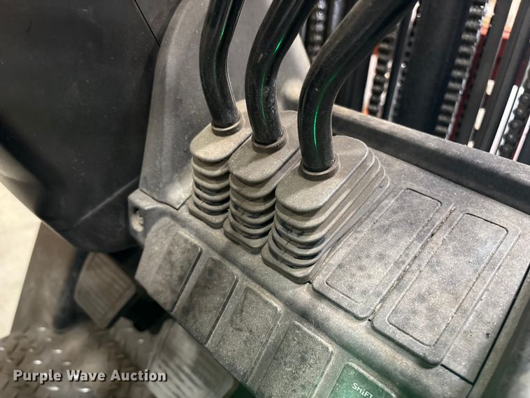 image for item ET8554 2017 UniCarriers CFS40 forklift