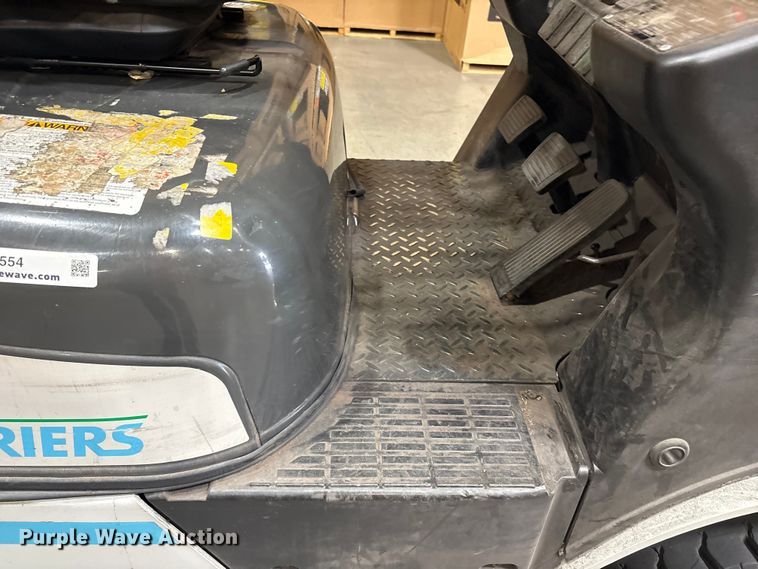 image for item ET8554 2017 UniCarriers CFS40 forklift