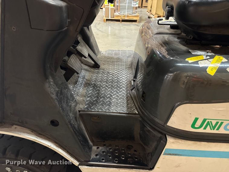 image for item ET8554 2017 UniCarriers CFS40 forklift