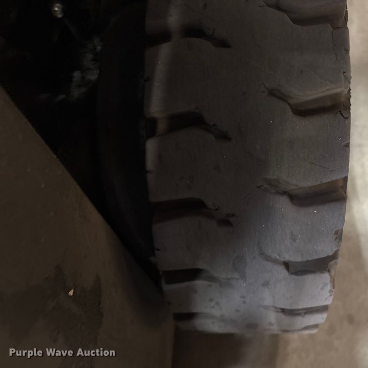 image for item ET8554 2017 UniCarriers CFS40 forklift