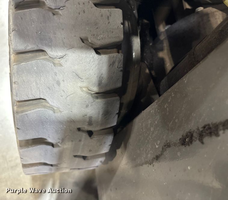 image for item ET8554 2017 UniCarriers CFS40 forklift