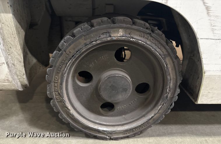 image for item ET8554 2017 UniCarriers CFS40 forklift