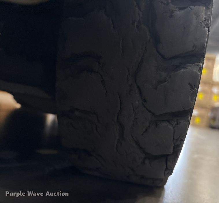 image for item ET8554 2017 UniCarriers CFS40 forklift