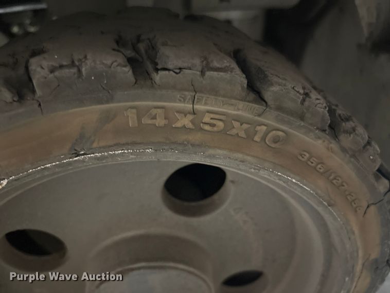 image for item ET8554 2017 UniCarriers CFS40 forklift