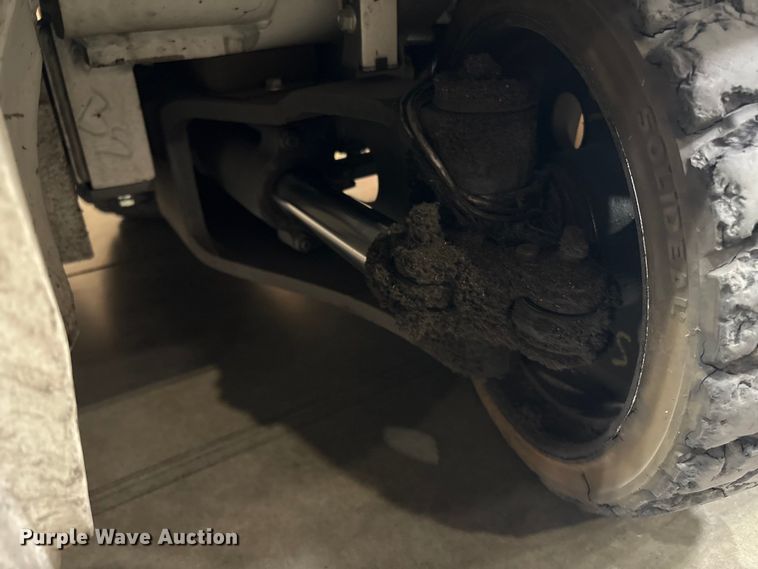 image for item ET8554 2017 UniCarriers CFS40 forklift